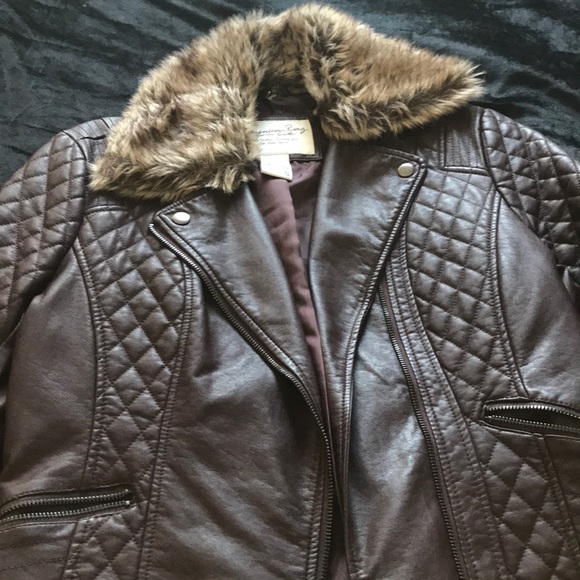 Faux leather jacket beautiful color! - Picture 3 of 5